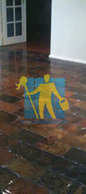 shiny slate floors regular shape size living room Gold Coast/Paradise Point
