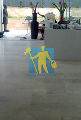 travertine tiles in large empty livingtoom large tiles after cleaning by tile cleaners Perth/South Perth